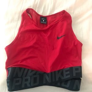 Sz. Medium Nike Pro Crop Top